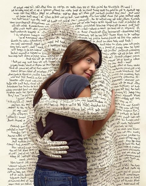 Libro abrazando
